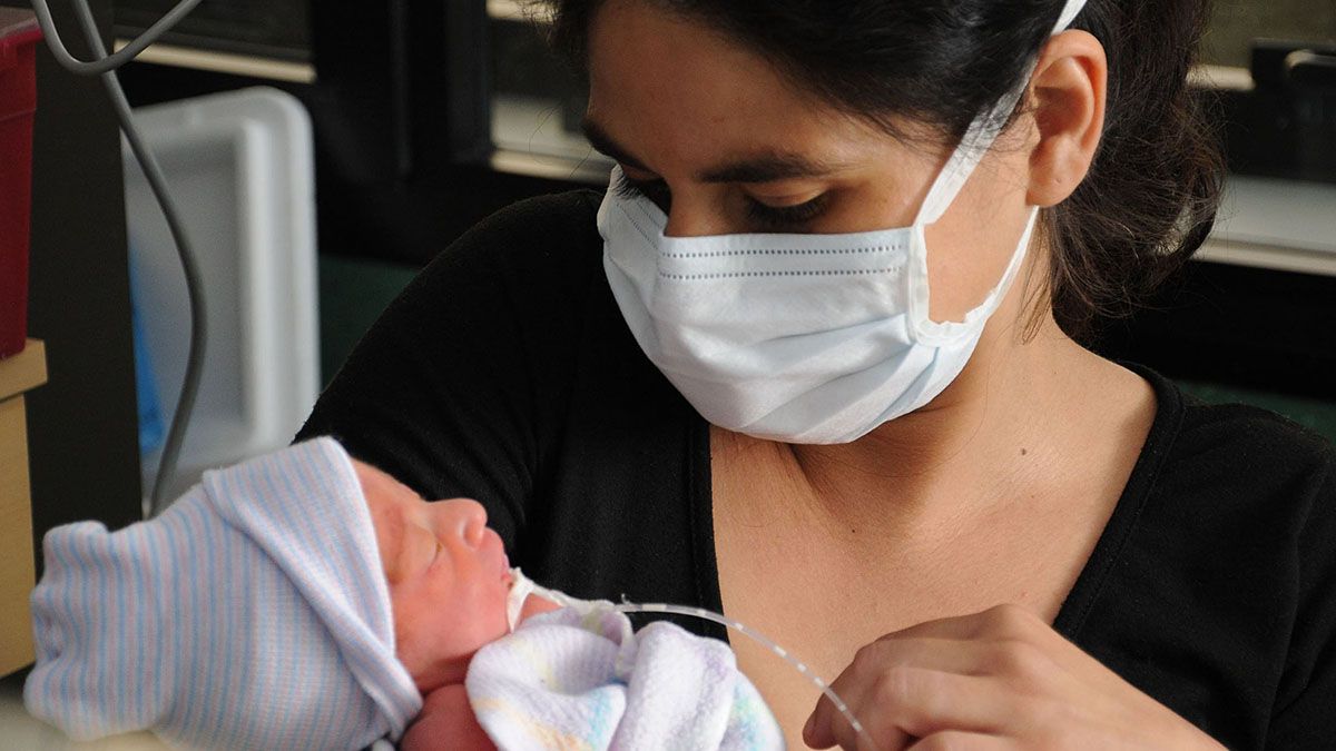 Empleados mayores de 60 años, embarazadas y personas con afecciones de salud no concurrirán a sus trabajos