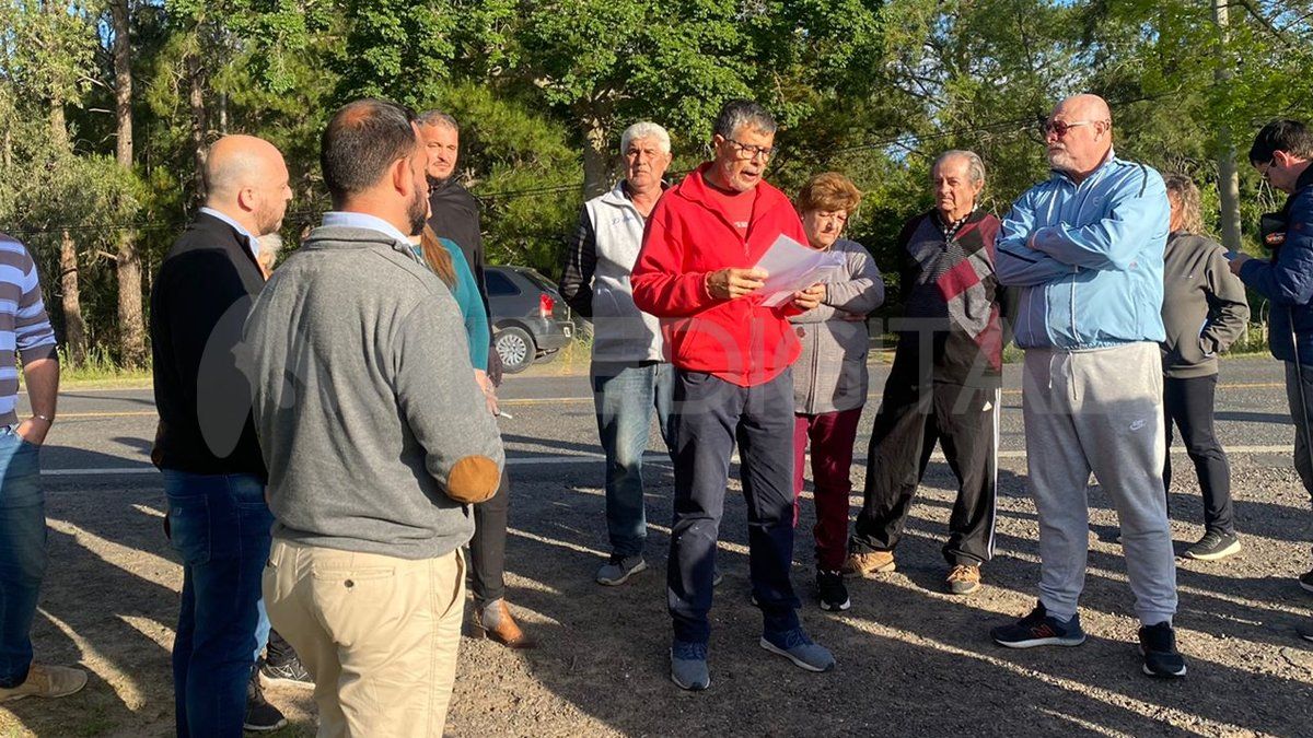 Tras los hechos ocurridos en los últimos días, un grupo de vecinos de Arroyo Leyes se reunieron el lunes en la puerta de la subcomisría para reclamar acciones concretas a las autoridades.