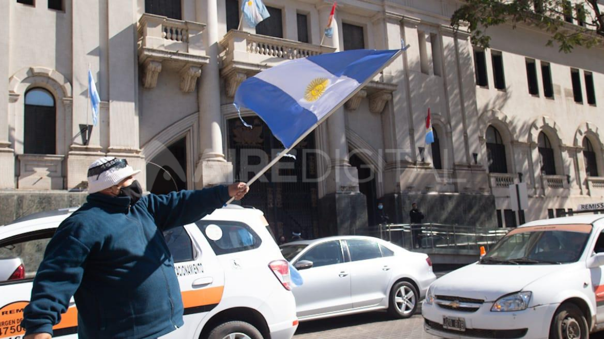 La protesta terminó en la puerta del palacio de Tribunales de la capital provincial