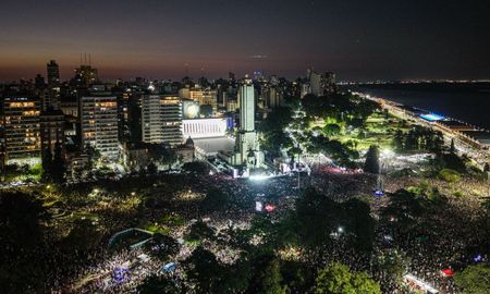 Alrededor a más de 300 mil personas, según informó el Gobierno de Santa Fe. Alrededor a más de 300 mil personas, según informó el Gobierno de Santa Fe.