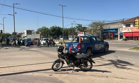 Un accidente de tránsito dejó dos personas heridas este martes por la tarde en la intersección entre Avenida Blas Parera y Ayacucho. Un accidente de tránsito dejó dos personas heridas este martes por la tarde en la intersección entre Avenida Blas Parera y Ayacucho.