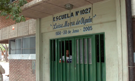 Levantarán un muro antibalas para proteger a los alumnos de una escuela de Rosario. Levantarán un muro antibalas para proteger a los alumnos de una escuela de Rosario.