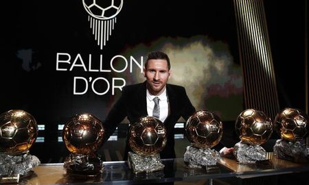 Tras 17 años de participar, Lionel Messi quedó fuera de la lista de nominados al Balón de Oro. Tras 17 años de participar, Lionel Messi quedó fuera de la lista de nominados al Balón de Oro.