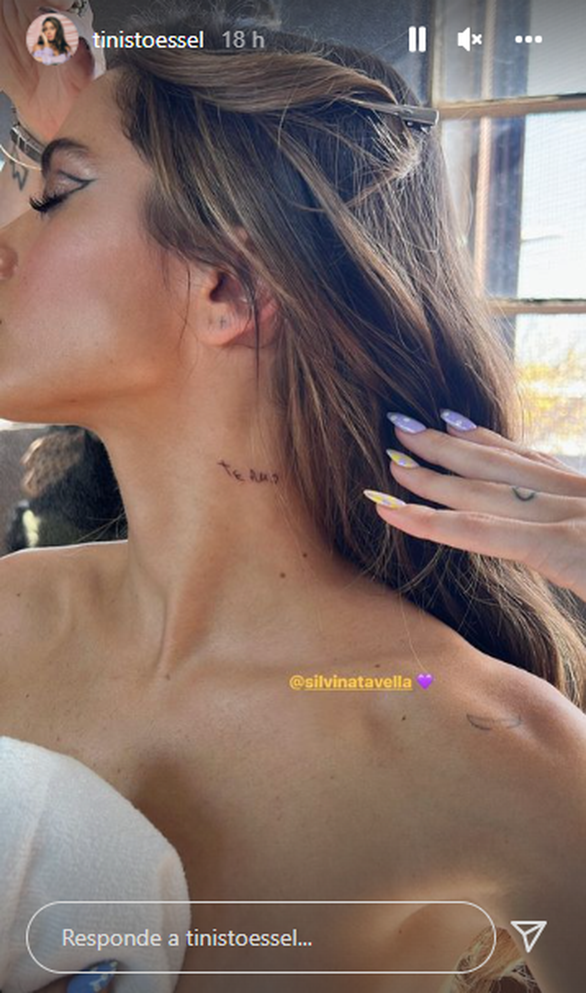 Tini Stoessel se tatuó el cuello.