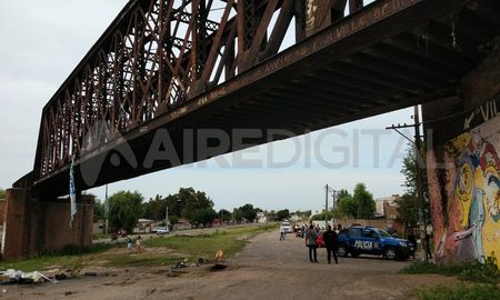 El cuerpo fue hallado en el ingreso a Villa Oculta, debajo del puente de hierro en Pasaje Irala y Salvador Caputto. El cuerpo fue hallado en el ingreso a Villa Oculta, debajo del puente de hierro en Pasaje Irala y Salvador Caputto.