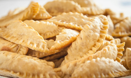 Parecen empanadas, pero no lo son: qué son los cuernos de gacela y cómo se preparan Parecen empanadas, pero no lo son: qué son los cuernos de gacela y cómo se preparan