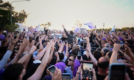 Javier Milei realizó una recorrida por las calles de Paraná. Javier Milei realizó una recorrida por las calles de Paraná.