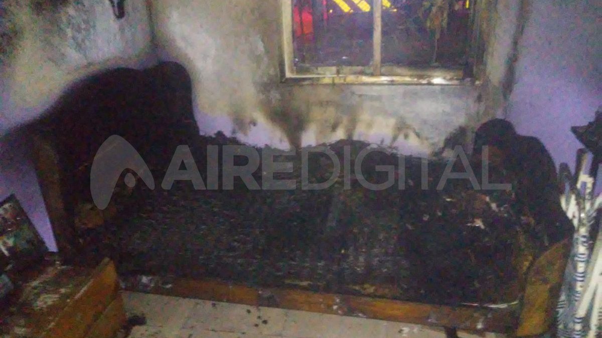 Un mujer de 35 años denunció que su expareja había generado un foco ígneo en su casa.