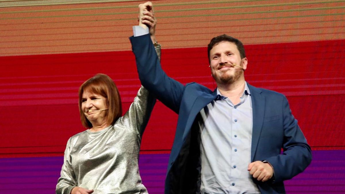 “Para nosotros, es muy importante tener hoy una lista que encabece Federico Angelini, que es el vicepresidente nacional del PRO, y que lo acompañe Amalia Granata, porque nuestro objetivo es tener una lista que represente el corazón de lo que es Santa Fe”, destacó Bullrich.