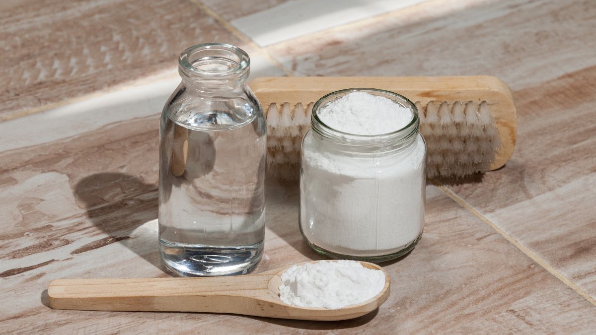La mezcla de bicarbonato de sodio y vinagre logra para mantener el hogar limpio.