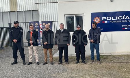 El ministro de Seguridad de la provincia de Santa Fe, Claudio Brilloni, inauguró un destacamento policial en la autovía 19, a la altura del KM 4. El ministro de Seguridad de la provincia de Santa Fe, Claudio Brilloni, inauguró un destacamento policial en la autovía 19, a la altura del KM 4.
