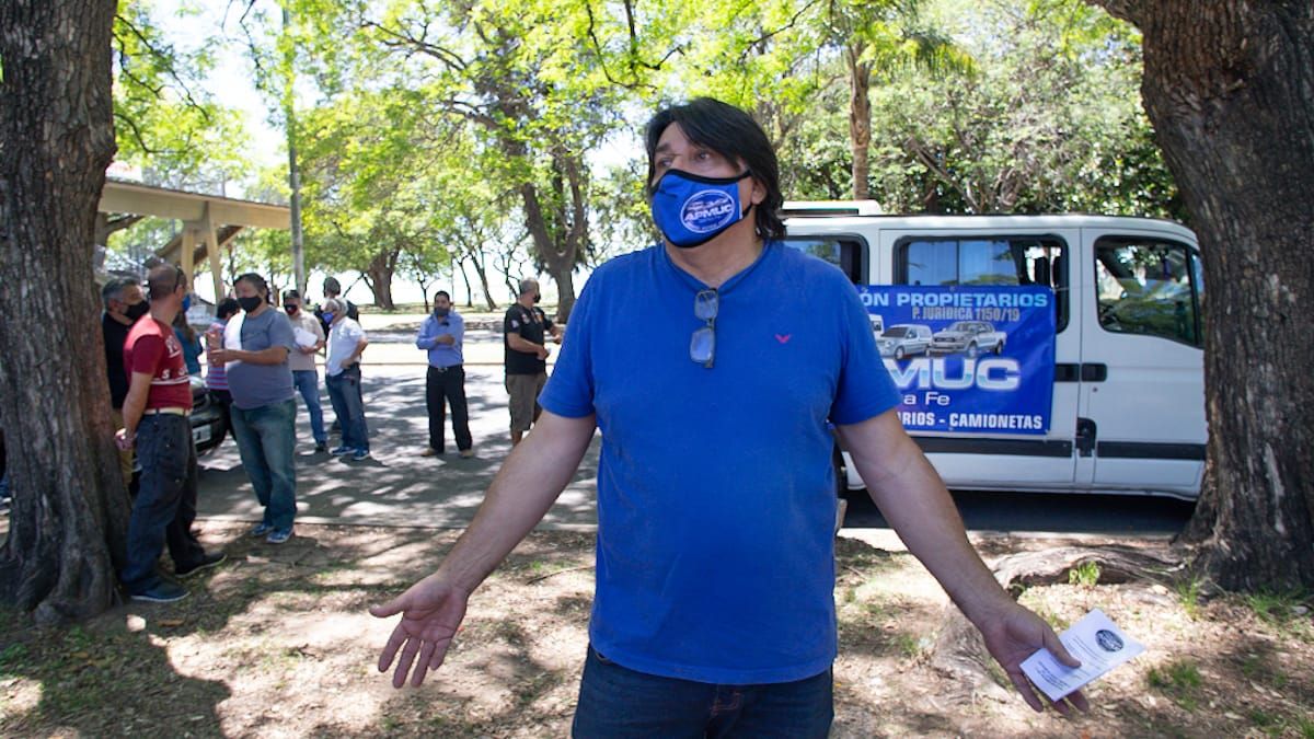 Sergio Perg, referente de la Asociación de Propietarios, Minibuses, Utilitarios y Camionetas minutos previos a la caravana de protesta.