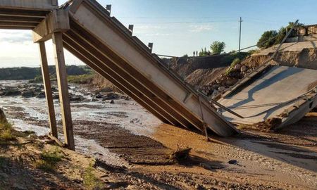 Debido a la caída del puente, quienes necesiten viajar hacia el sur de Mendoza deben ingresar a Tupungato por la Ruta 86 Los Cerrillos; y quienes quieran ir al Gran Mendoza desde el sur tienen que desviarse por la Ruta 88 hacia Zapata. Debido a la caída del puente, quienes necesiten viajar hacia el sur de Mendoza deben ingresar a Tupungato por la Ruta 86 Los Cerrillos; y quienes quieran ir al Gran Mendoza desde el sur tienen que desviarse por la Ruta 88 hacia Zapata.