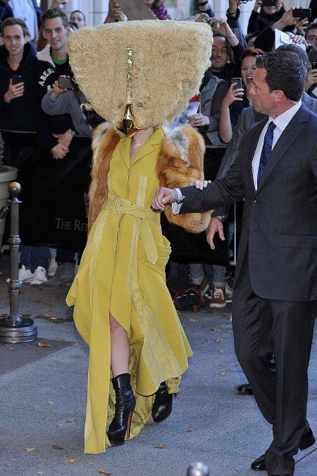 Homenajeando a Bob Esponja durante una visita a Berlín en 2013