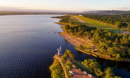El Embalse de Río Tercero cuenta con una superficie de 5.600 hectáreas, lo que lo convierte en el espejo de agua más extenso de Córdoba y el motor económico de Villa Rumipal. El Embalse de Río Tercero cuenta con una superficie de 5.600 hectáreas, lo que lo convierte en el espejo de agua más extenso de Córdoba y el motor económico de Villa Rumipal.