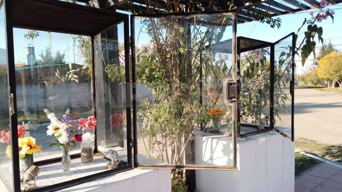 Imágenes católicas fueron destrozadas en Sauce Viejo.