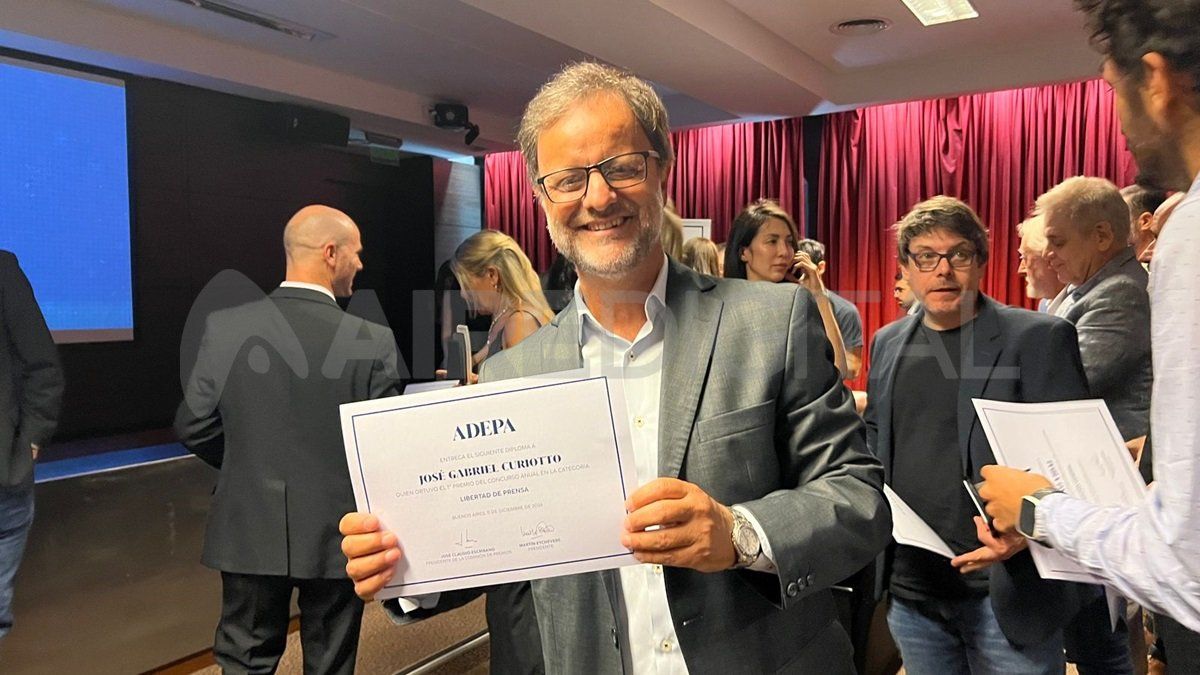 Adepa entregó a José Curiotto el premio nacional de periodismo en la categoría Libertad de Prensa. Adepa entregó a José Curiotto el premio nacional de periodismo en la categoría Libertad de Prensa.