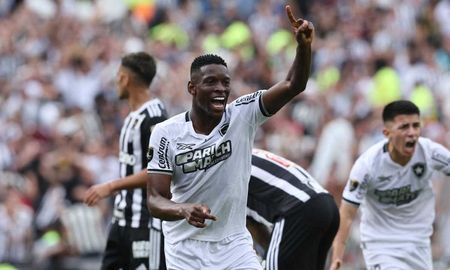El mediocampista Luiz Henrique anotó el primer gol en la final de la Copa Libertadores 2024. El mediocampista Luiz Henrique anotó el primer gol en la final de la Copa Libertadores 2024.