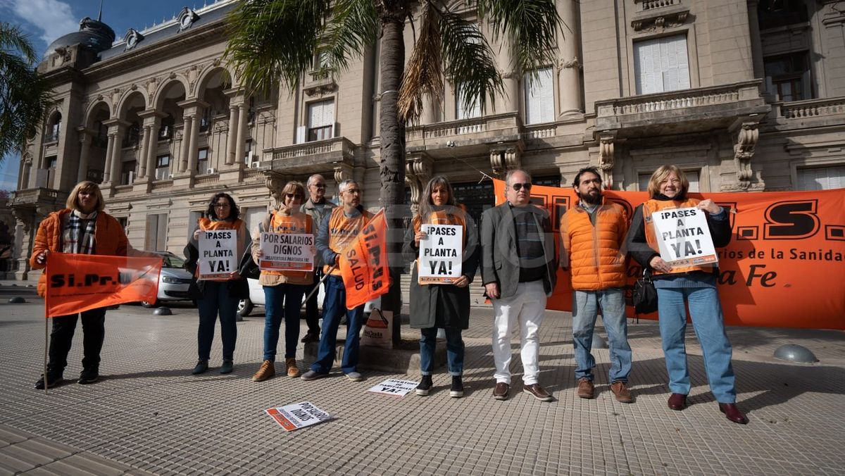 Con asambleas y movilizaciones, los profesionales de la salud nucleados en SiPrUS realizaron este martes una jornada provincial de protesta.
