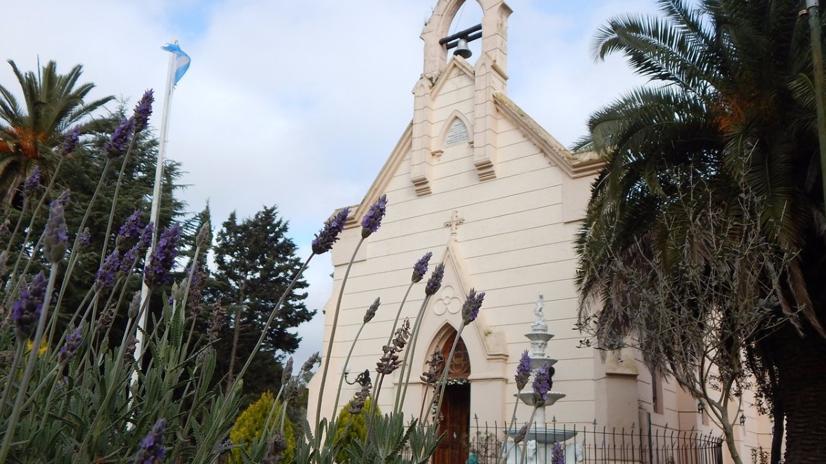 La iglesia de Nuestra Señora de Luján es uno de los principales atractivos que compone el casco histórico del pueblo. La iglesia de Nuestra Señora de Luján es uno de los principales atractivos que compone el casco histórico del pueblo.