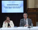 La nueva conducción de La Libertad Avanza de la comisión bicameral de los Derechos de las Niñas, Niños y Adolescentes dejó sin efecto el concurso público que había designado el año pasado a la abogada especializada en temas de género María Paz Bertero como defensora del Niño. La nueva conducción de La Libertad Avanza de la comisión bicameral de los Derechos de las Niñas, Niños y Adolescentes dejó sin efecto el concurso público que había designado el año pasado a la abogada especializada en temas de género María Paz Bertero como defensora del Niño.