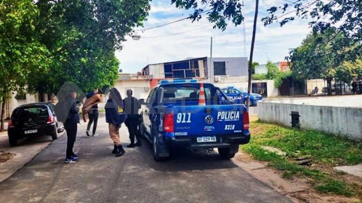 Balearon el comercio de un funcionario municipal de Rosario.