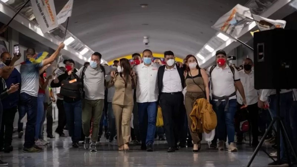 Los primeros 12 tripulantes liberados tuvieron un gran recibimiento a su vuelta a Venezuela.