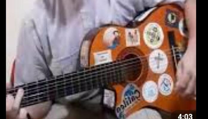 El robo se registró en las inmediaciones de Alvear y Castellanos, cuando delincuentes violentaron el automóvil del padre Matías Camussi.