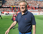 Reinaldo Merlo es el último entrenador que ascendió a Primera División con Colón en 2014. Reinaldo Merlo es el último entrenador que ascendió a Primera División con Colón en 2014.