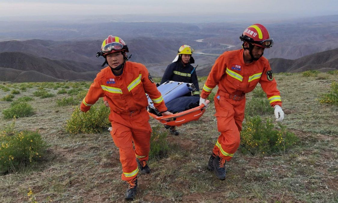 .Varios atletas chinos fallecieron de frío durante una carrera de montaña que se desarrolló en Yellow River Stone Forest
