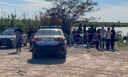 Tras el aviso, personal policial se hizo presente en lugar para determinar si se trataba de restos humanos. Tras el aviso, personal policial se hizo presente en lugar para determinar si se trataba de restos humanos.