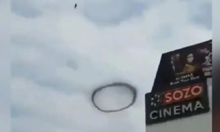 De dónde salen los misteriosos anillos negros que flotan en el cielo De dónde salen los misteriosos anillos negros que flotan en el cielo