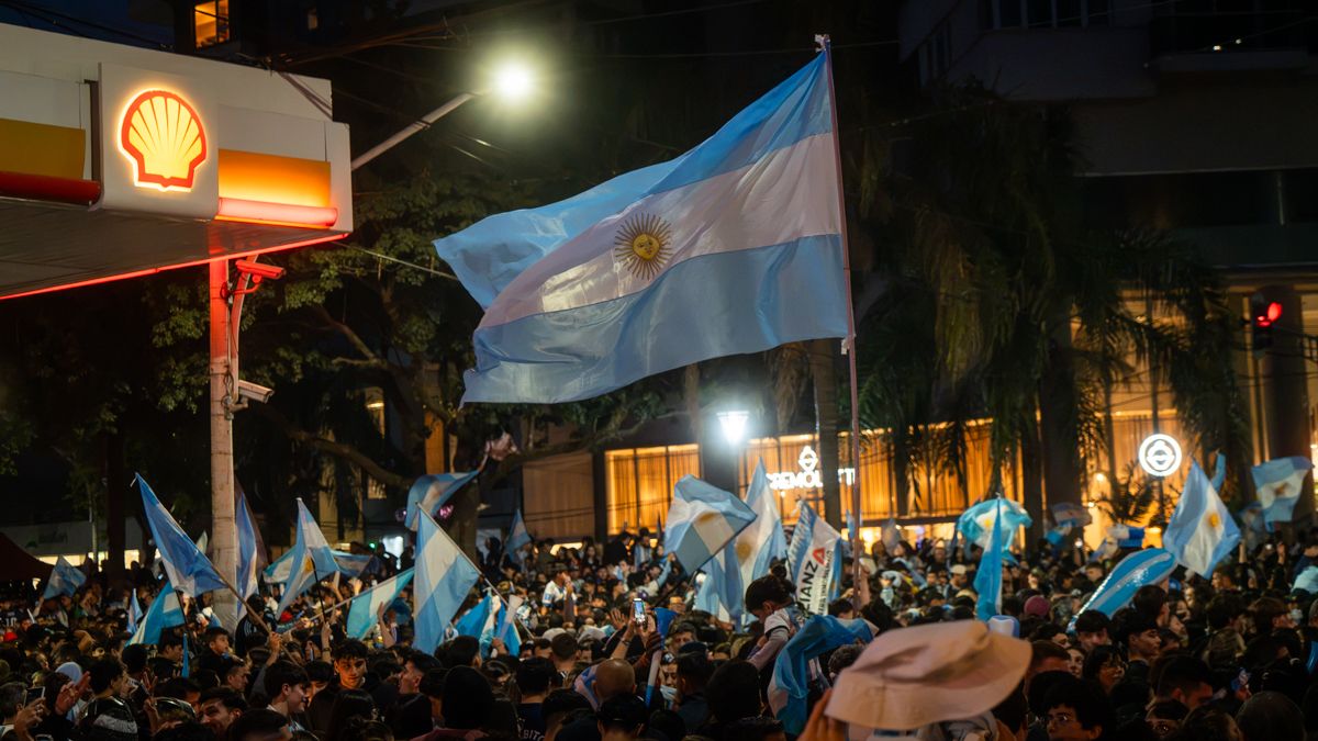 Así festejó Santa Fe la victoria de Argentina contra Inglaterra. Así festejó Santa Fe la victoria de Argentina contra Inglaterra.