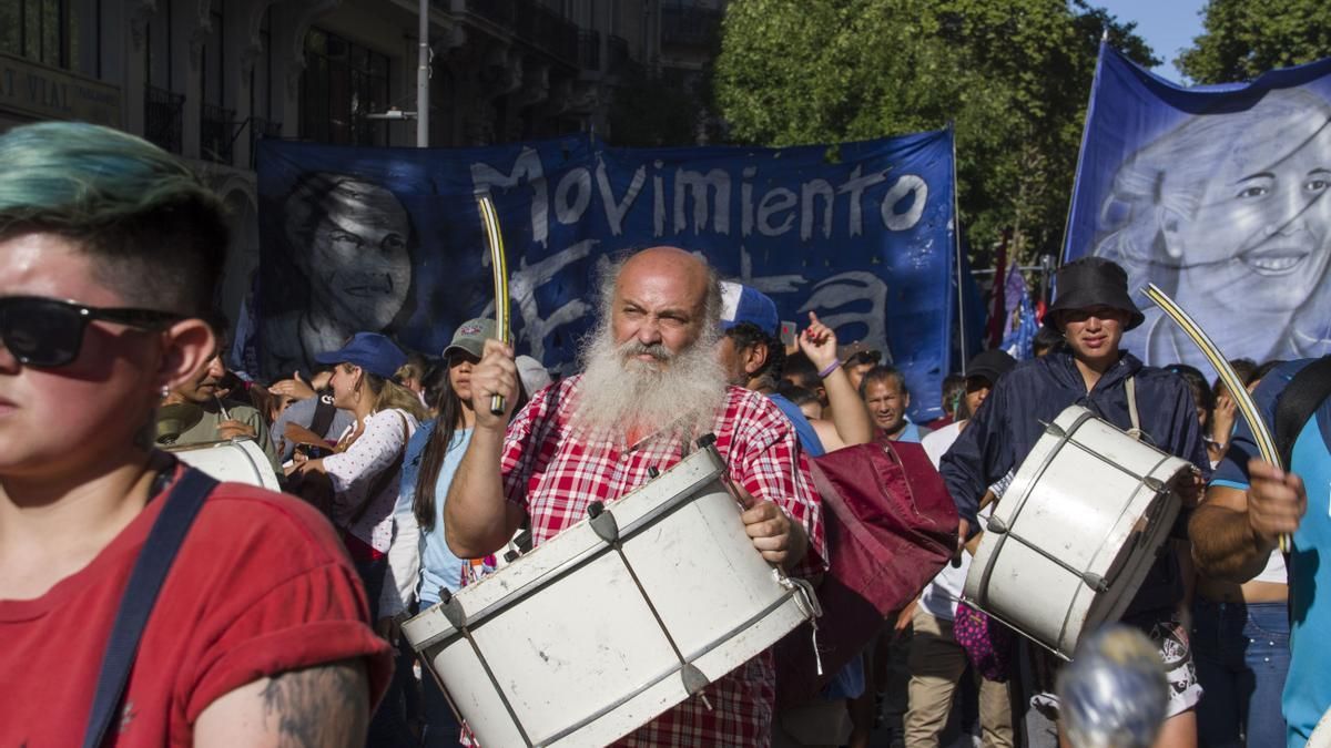 Piqueteros se movilizan a Desarrollo Social en todo el país.