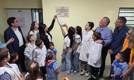 “Avanzar en la infraestructura escolar y tener nuevas aulas generan ambientes adecuados que permiten enseñar y aprender en mejores condiciones”, afirmó el ministro de Educación José Goity. “Avanzar en la infraestructura escolar y tener nuevas aulas generan ambientes adecuados que permiten enseñar y aprender en mejores condiciones”, afirmó el ministro de Educación José Goity.