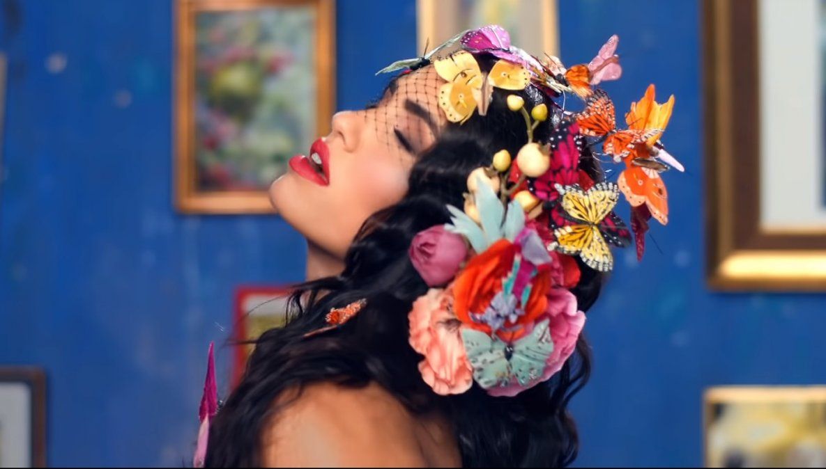 Lali Espósito muy sensual en su nuevo video “Somos amantes”