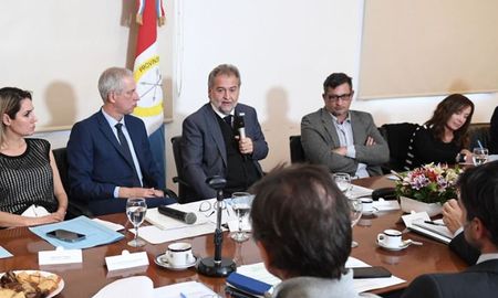 La reunión para fortalecer la Justicia Federal en Santa Fe se realizó este martes en el Senado, con la participación del periodista de AIRE Germán de los Santos. La reunión para fortalecer la Justicia Federal en Santa Fe se realizó este martes en el Senado, con la participación del periodista de AIRE Germán de los Santos.