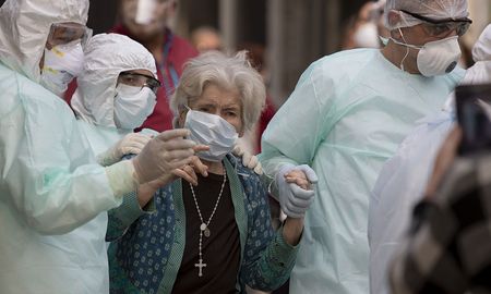 Más del 44% de los contagios de coronavirus en Italia ocurrió en geriátricos. Más del 44% de los contagios de coronavirus en Italia ocurrió en geriátricos.