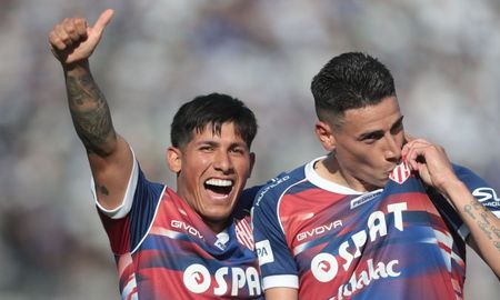 Mauricio Martínez junto a Lautaro Vargas, en la victoria por 3 a 1 de Unión frente a Gimnasia. Mauricio Martínez junto a Lautaro Vargas, en la victoria por 3 a 1 de Unión frente a Gimnasia.