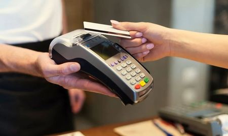 Los consumidores podrán pagar en dólares. Los consumidores podrán pagar en dólares.