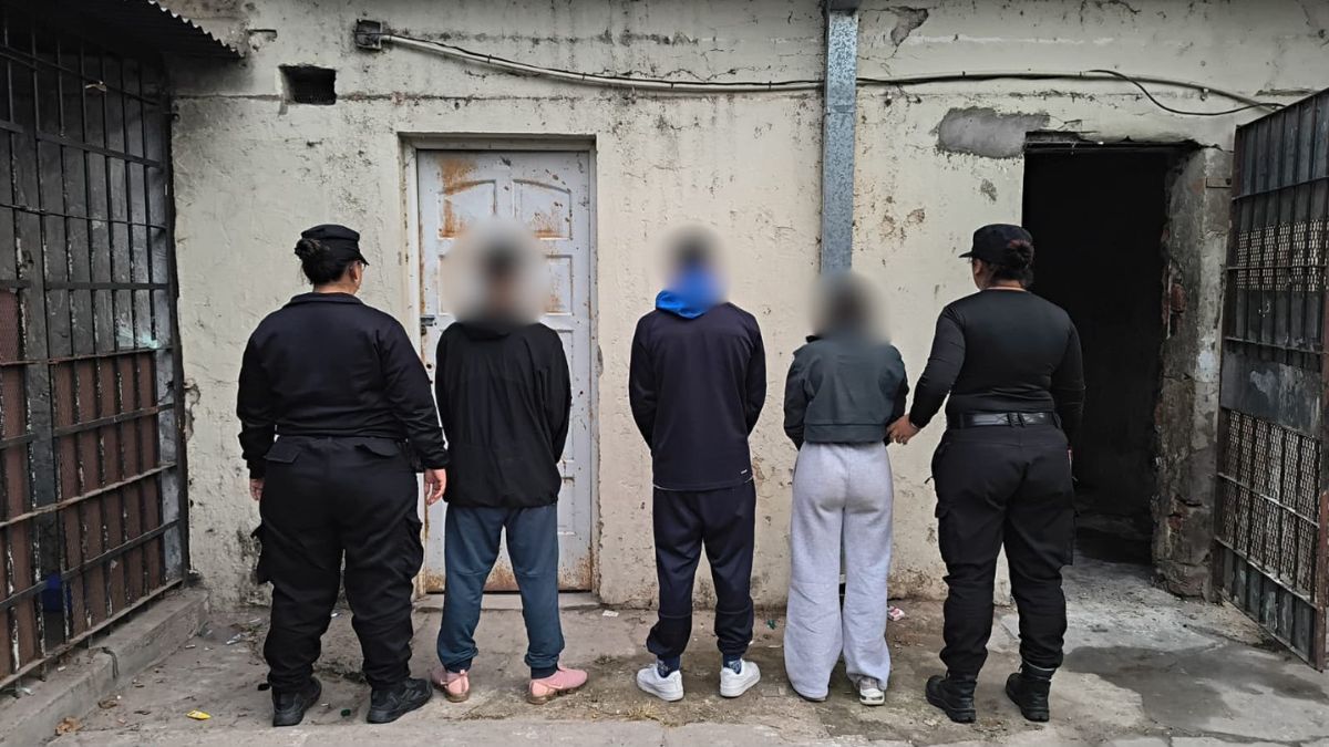 Tres personas aprehendidas en barrio Guadalupe Oeste por encubrimiento por el robo de dos motos.