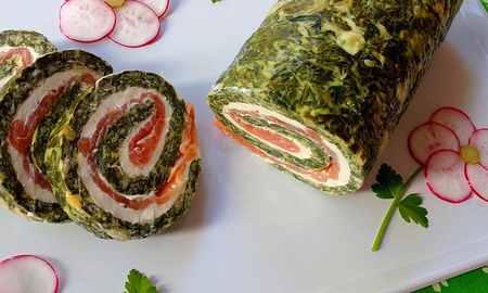 Pionono relleno con jamón y queso para el almuerzo Pionono relleno con jamón y queso para el almuerzo