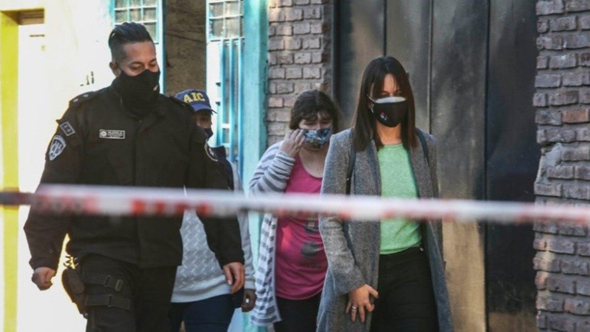 Rosario: matan a tiros desde una moto a un automovilista que salía de trabajar junto a su pareja