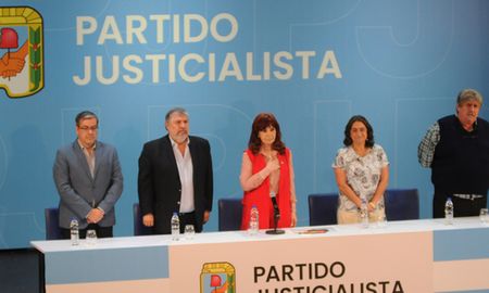 Esta tarde tendrá lugar en la histórica sede del Partido Justicialista (PJ) la primera reunión del consejo de la principal fuerza de oposición presidida por la expresidenta Cristina Kirchner. Esta tarde tendrá lugar en la histórica sede del Partido Justicialista (PJ) la primera reunión del consejo de la principal fuerza de oposición presidida por la expresidenta Cristina Kirchner.