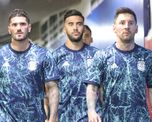 El plantel de la Selección Argentina arribó al país en la mdrugada de este martes y ya prepara el duelo ante Uruguay por la segunda fecha de la Copa América. El plantel de la Selección Argentina arribó al país en la mdrugada de este martes y ya prepara el duelo ante Uruguay por la segunda fecha de la Copa América.