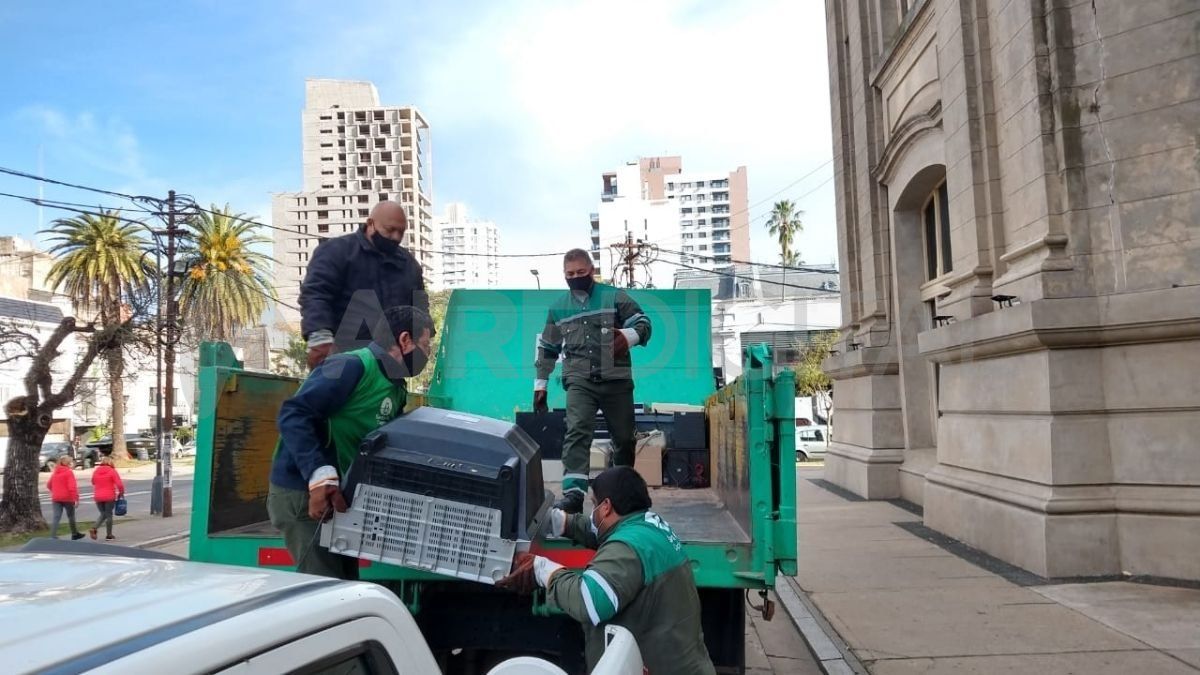 Los aparatos en desuso recolectados se reconvertirán o se repararán en la Planta de Aparatos Eléctricos y Electrónicos que fue puesta en funcionamiento este año por el municipio en el Complejo Ambiental.