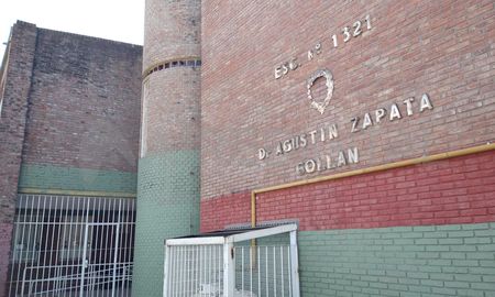 Un nuevo robo sufrió este fin de semana la Escuela Zapata Gollán. Por el hecho este lunes a la mañana no se dictaron clases. Un nuevo robo sufrió este fin de semana la Escuela Zapata Gollán. Por el hecho este lunes a la mañana no se dictaron clases.