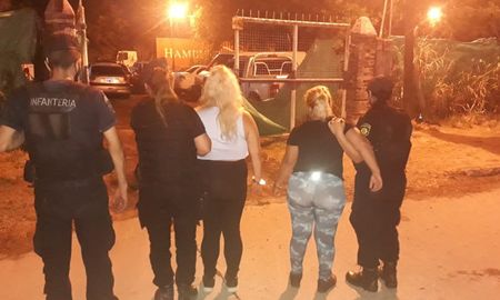 Dos mujeres y un hombre detenidos por trasladar cocaína en un automóvil