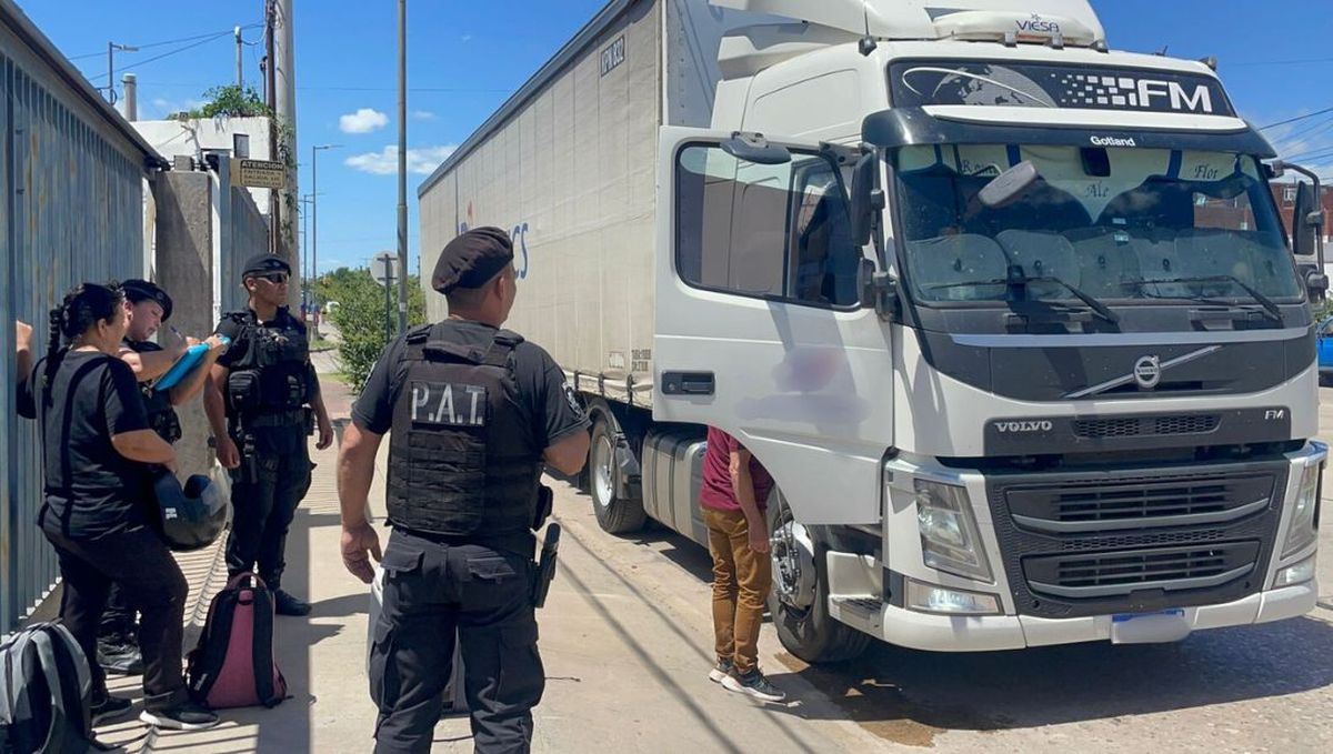 El camionero fue trasladado a Medicina Legal para muestra de análisis.