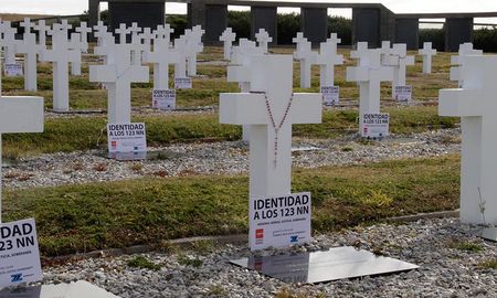 Cuatro años después, en marzo pasado, se firmó el segundo acuerdo para posibilitar los trabajos en las islas, que comenzarán a partir de este lunes. Cuatro años después, en marzo pasado, se firmó el segundo acuerdo para posibilitar los trabajos en las islas, que comenzarán a partir de este lunes.